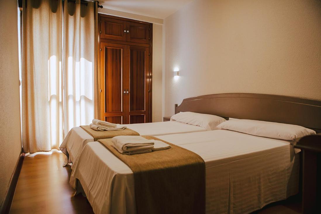 Hotel&Bar Ducay Olite Quarto foto