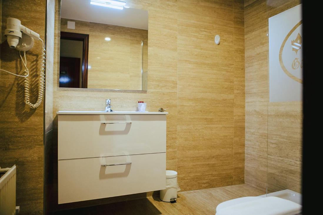 Hotel&Bar Ducay Olite Quarto foto