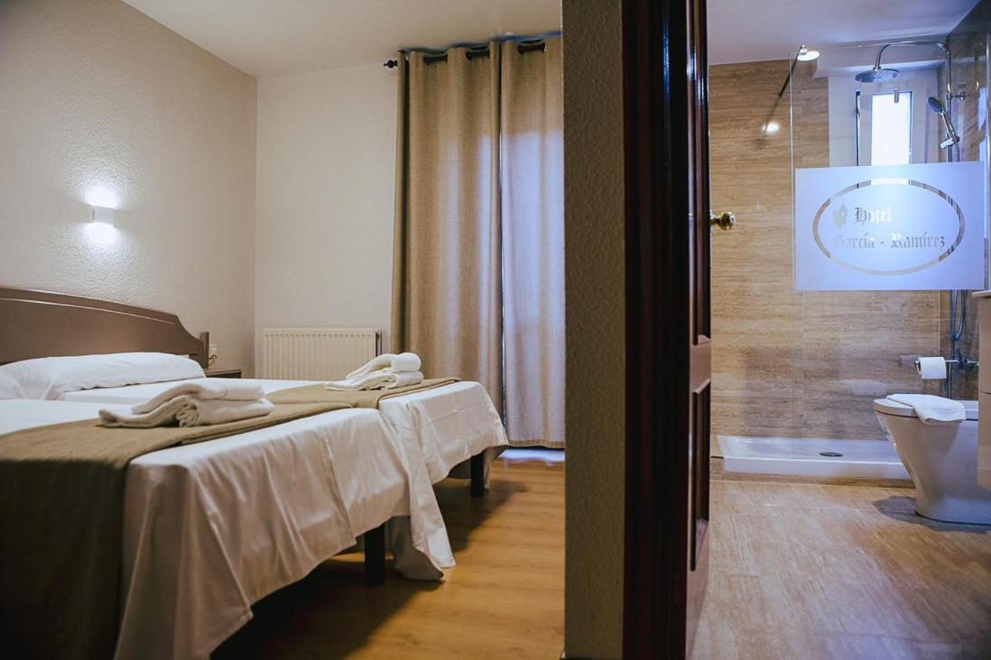 Hotel&Bar Ducay Olite Quarto foto